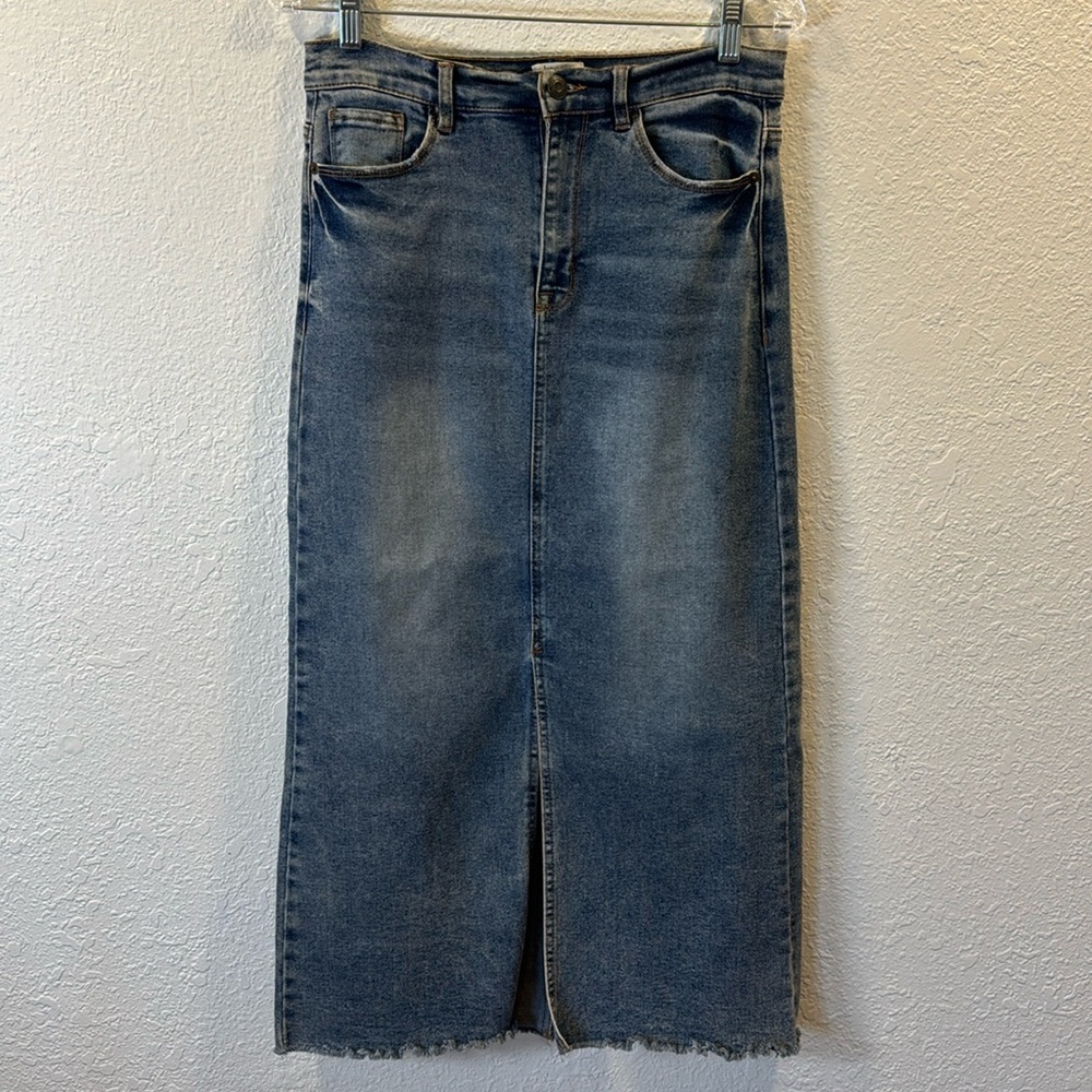 Kensie Jeans High Rise Midi Skirt Medium Wash Denim Frayed Hem Size 6 28